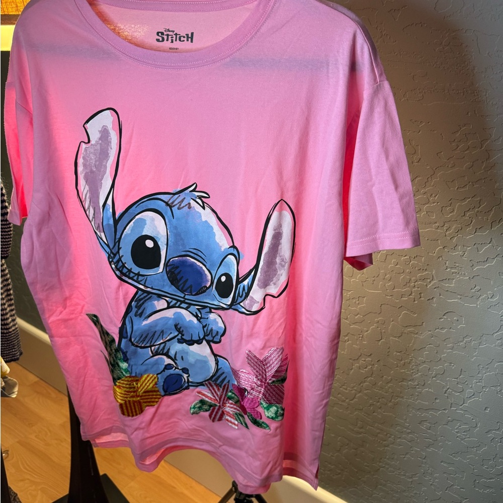 DISNEY STITCH NEW Women’s Medium Pink T-Shirt. Embroidered
